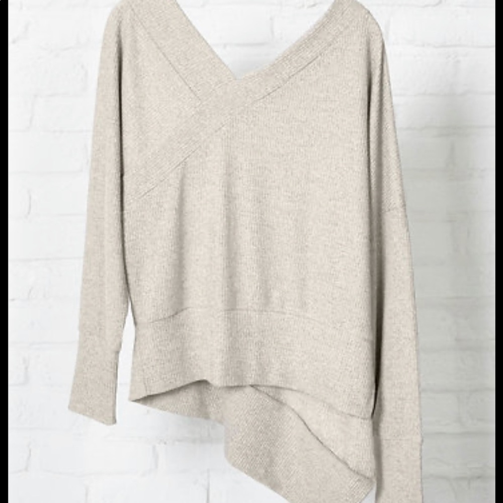 Double V sweater